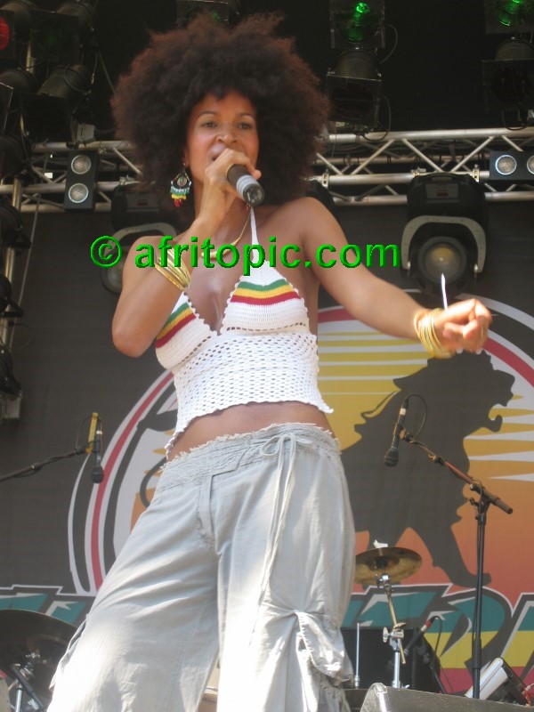 ../Images/Summerjam2005 128.jpg